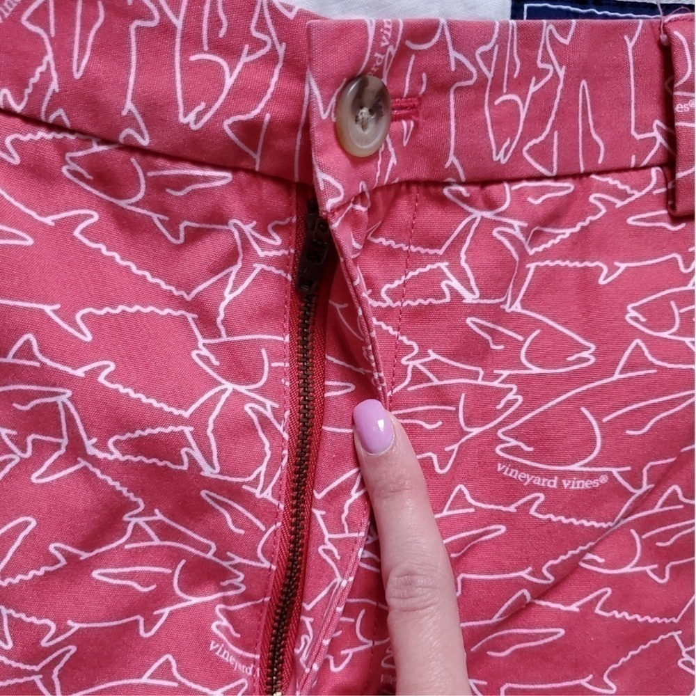 Vineyard Vines Men's Breaker Shorts Salmon and White Shark Fish Outline sz32 E - Picture 6 of 9